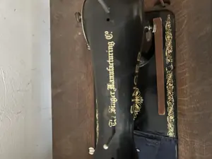 Sehr alte Nähmaschine von Singer Bild 3