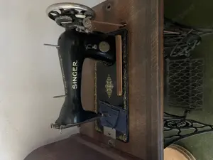 Sehr alte Nähmaschine von Singer