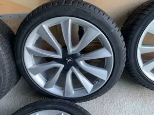 Winterreifen Tesla Modell 3 Bild 3