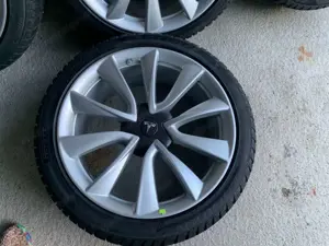 Winterreifen Tesla Modell 3 Bild 5