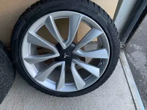 Winterreifen Tesla Modell 3 Bild 2