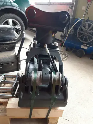 Unversalgreifer UG 02 Menzi MUCK Minibagger Bild 2