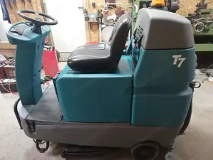 TENNANT Aufsitz-Scheuer-Saugmaschine T7 Bild 3