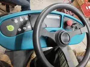 TENNANT Aufsitz-Scheuer-Saugmaschine T7 Bild 5