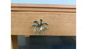 Hübscher Pinien Vollholz Couchtisch  Bild 3