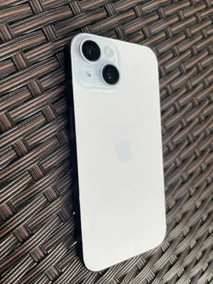 iPhone 15 hellblau  Bild 2