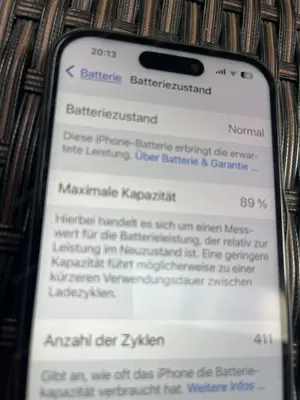 iPhone 15 hellblau  Bild 3
