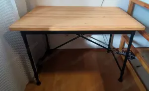 Schreibtisch plus Stuhl  Bild 2