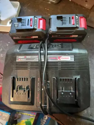 Einhell Doppelladegerät mit 2 power Akkus Bild 3