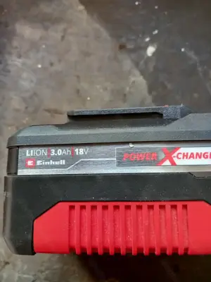 Einhell Doppelladegerät mit 2 power Akkus Bild 2