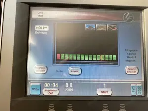 Life Fitness Summit Trainer 95LE mit TV Bild 3