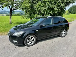 KIA Ceed Kombi  Doppeljackpot    zuverlässig, gepflegt und sparsam Bild 2