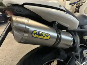 Triumph Street Triple 675 Arrow Naked Bike Bild 5