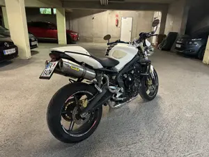 Triumph Street Triple 675 Arrow Naked Bike Bild 2