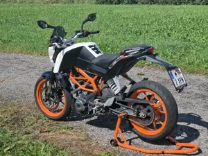 KTM Duke 390 Bj. 2016 garagengepflegt Bild 9