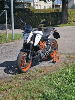 KTM Duke 390 Bj. 2016 garagengepflegt Bild 8