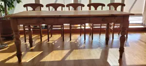 Vollholz-Tisch und Stühle für Wohn- oder Esszimmer