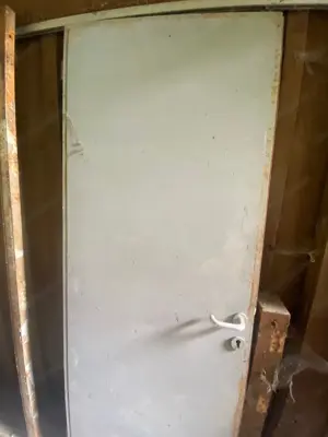 Bautüre aus Metall Bild 2