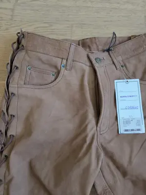 Lederhose Schnürjeans Bild 2