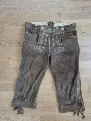 knielange Trachtenlederhosr
