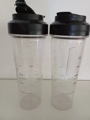 2 neuwertige Smoothiebecher von Philips