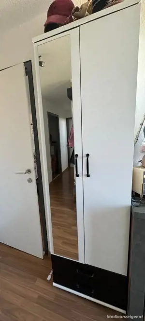 Garderobenschrank