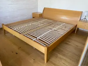 Doppelbett + Nachtkästchen