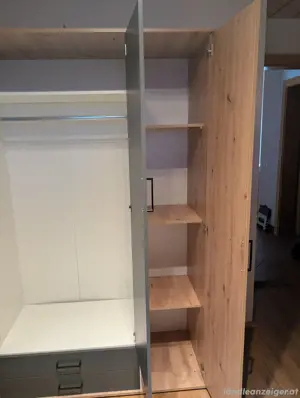 Kleiderschrank 