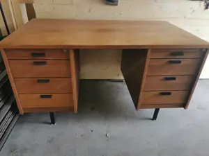 Schreibtisch aus Holz Bild 2