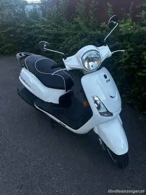 SYM Moped Roller