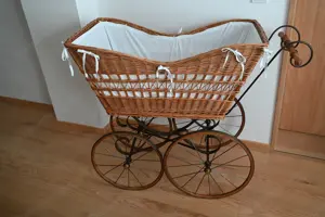 Antiker Kinderwagen - Stubenwagen   Bild 3