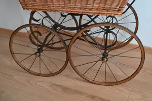 Antiker Kinderwagen - Stubenwagen   Bild 4