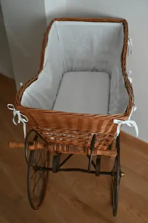 Antiker Kinderwagen - Stubenwagen   Bild 5