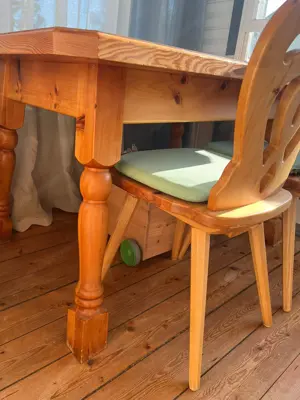 Tisch und 2 Stühle Bild 2