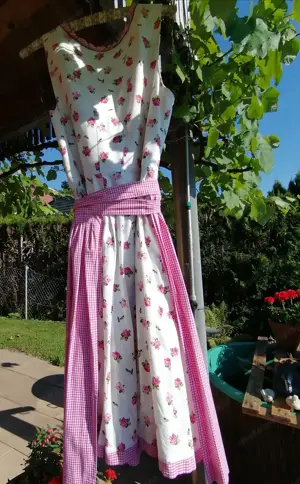 Nostalgisches Moosröschen-Dirndl, Gr. 42 44, gebraucht, gepflegt Bild 3
