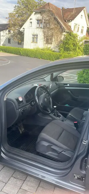 VW Golf 5 2.0tdi 140Ps Tüv mit überzug bis Oktober 25 Bild 2