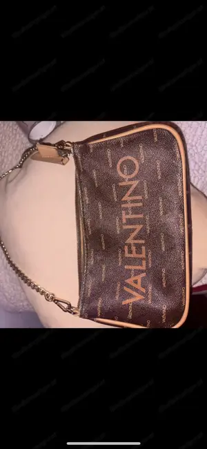 Designer-Handtasche von VALENTINO   Edler Eyecatcher mit Monogramm-Print 