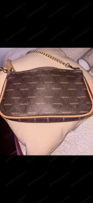 Designer-Handtasche von VALENTINO   Edler Eyecatcher mit Monogramm-Print  Bild 2