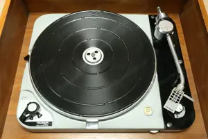 Thorens TD 124 MK II Plattenspieler im Case Bild 3