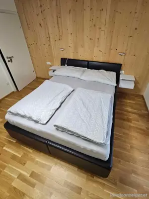 DOPPELT BETT Schlafzimmer Bett, aus Leder  Sauber, komplett gereinigt.  2 ORTHOPÄDISCHE Matratze