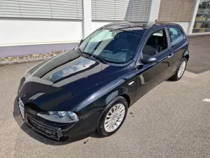 Alfa Romeo  147   !  Erst 100Tkm   1. Besitz ! Klima Leder usw