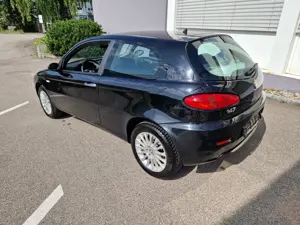 Alfa Romeo  147   !  Erst 100Tkm   1. Besitz ! Klima Leder usw Bild 4