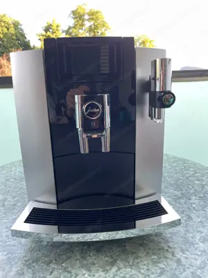 JURA E8 Kaffeevollautomat Bild 2