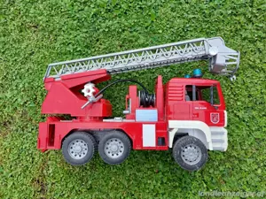 Mobilkran und Feuerwehrauto  Bild 3