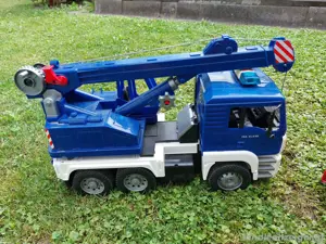 Mobilkran und Feuerwehrauto  Bild 4