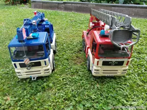 Mobilkran und Feuerwehrauto 