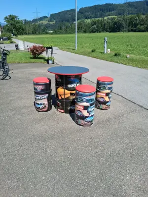 Bartisch und 4 Hocker Bild 2