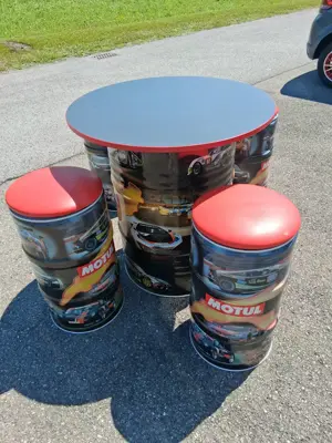 Bartisch und 4 Hocker