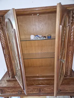 schöne dunkelbraune Eichenholz  Kredenz - Vitrine zu verkaufen Bild 2