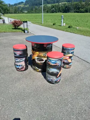 Bartisch und 4 Hocker Bild 5